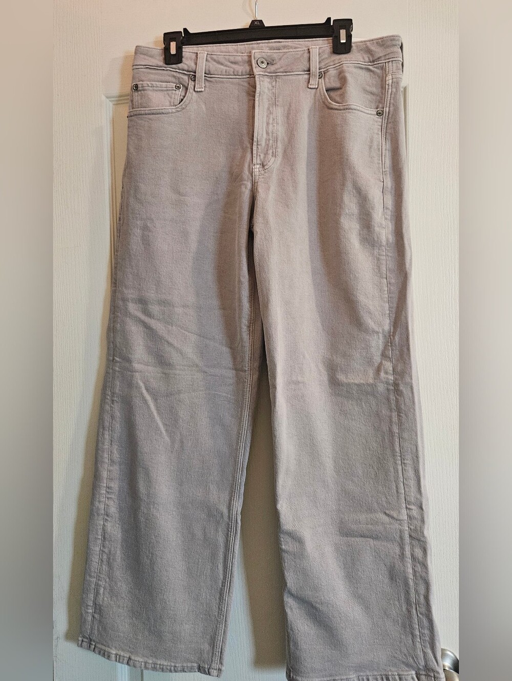AE NWT Womens Stovepipe Jeans in Light Gray